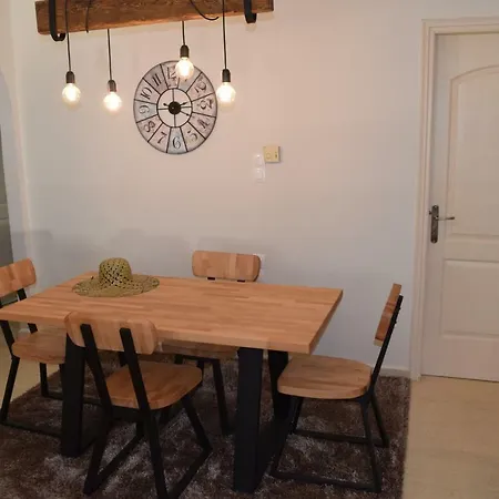 Apartamento Petra Thea 1 *